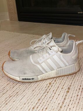 Men’s Adidas NMD R1 sneakers